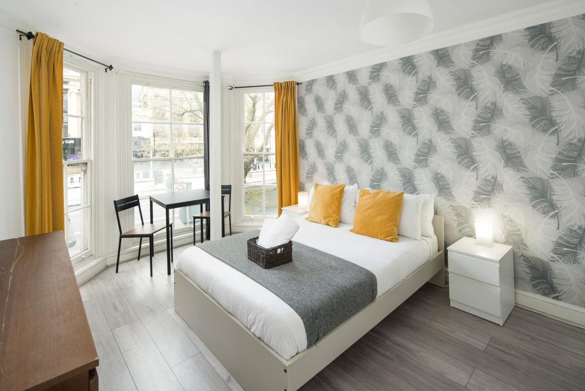 Private Double Room Shared Bathroom Near City Centre Лондон Экстерьер фото