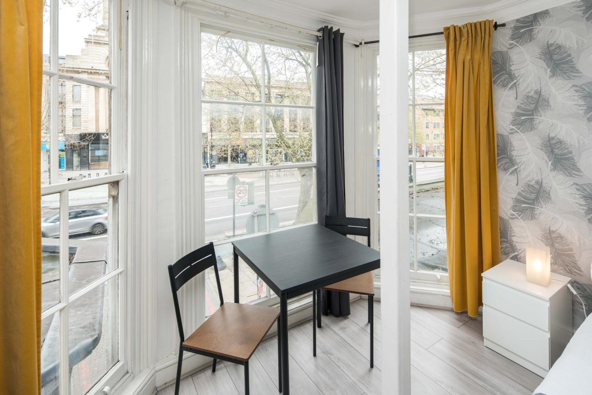 Private Double Room Shared Bathroom Near City Centre Лондон Экстерьер фото