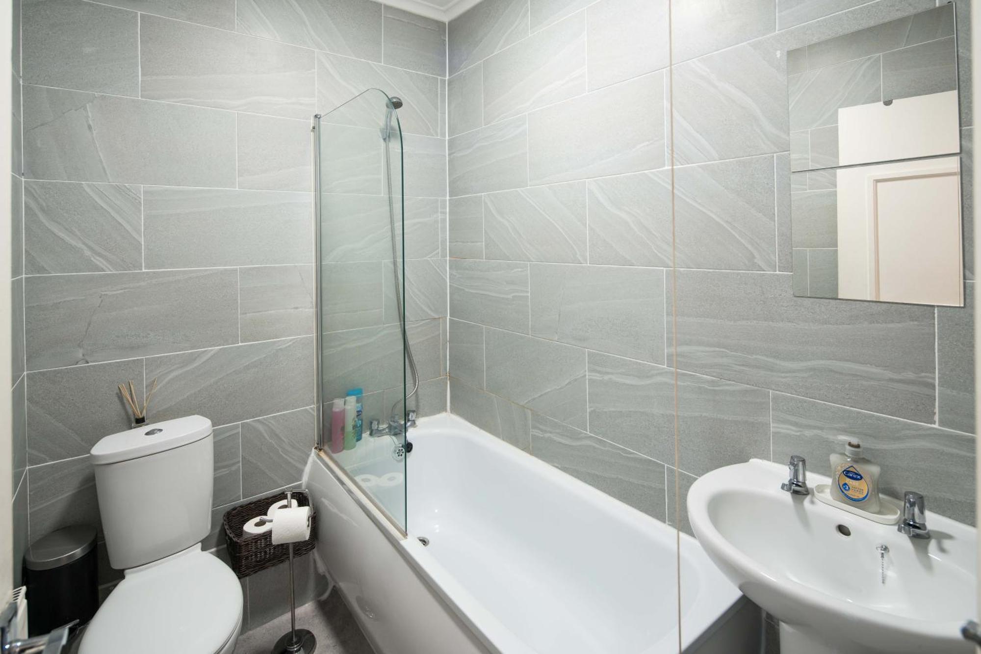 Private Double Room Shared Bathroom Near City Centre Лондон Экстерьер фото